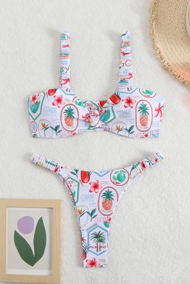 Bikini blanco tropical de verano